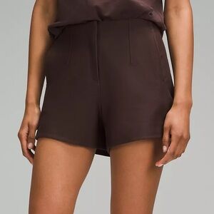Lululemon Utilitech Relaxed-Fit High-Rise Short 3.5"